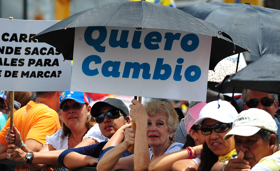 Oposición protesta hoy en 335 municipios contra la crisis y la corrupción