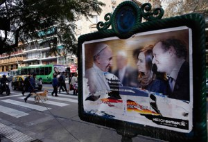 Cristina usa la imagen del Papa para hacer campaña electoral (Fotos)