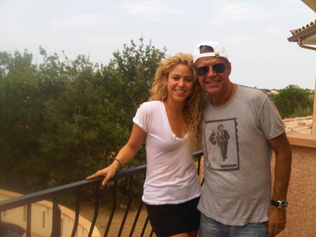 Shakira recibe a sus suegros en su “refugio francés” (Foto)
