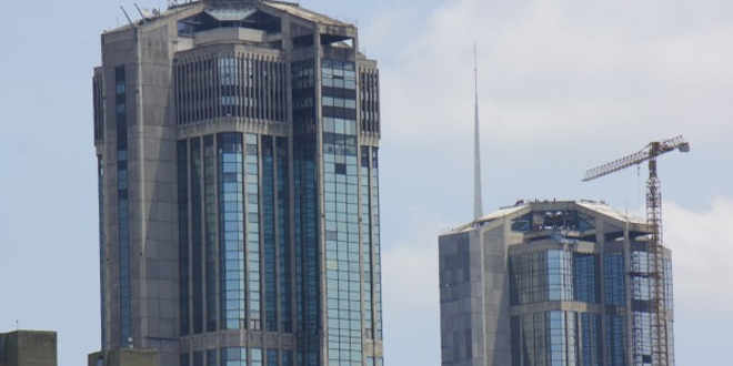 Rehabilitación de torre Este de Parque Central culminará en 2014