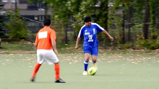 Evo, un futbolista que se divierte en Nueva York (Video)