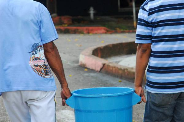 Zonas de Caracas y los Valles del Tuy sin agua por incendio en estación del Sistema Tuy III