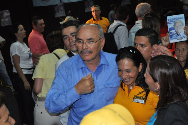 Ismael García exige en el CNE el cierre de las mesas (Video)