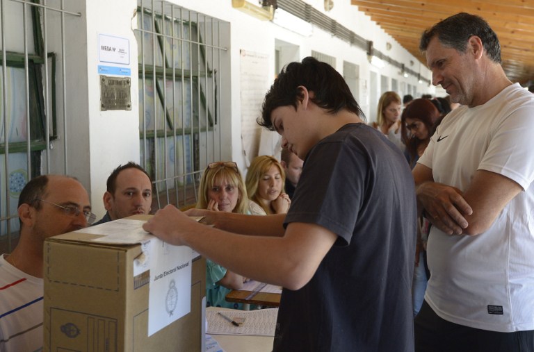 Gobierno argentino pierde legislativas en base a sondeos de boca de urna (Fotos)