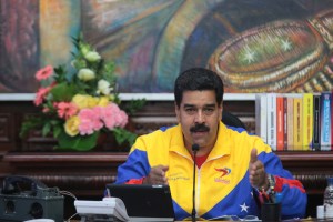 Maduro mueve sus piezas y modifica tren ministerial