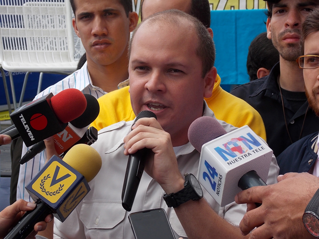 Exigen a Defensoría del Pueblo pronunciarse ante órdenes discriminatorias sobre uso Metrobus