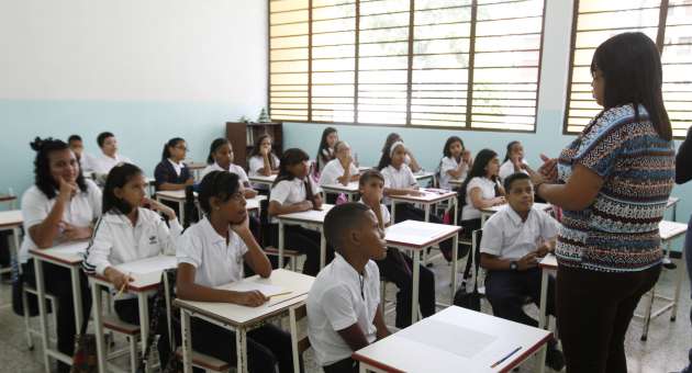 “400 maestros cubanos trabajan en Carabobo y cobran en dólares”