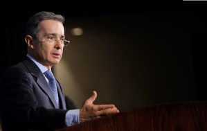 La “selfie” de Álvaro Uribe que genera furor en las redes