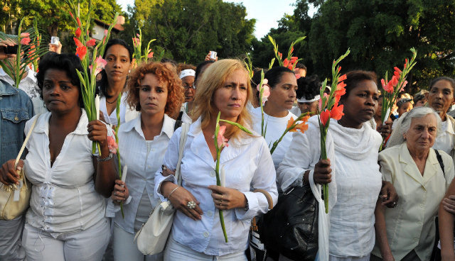 Detienen a 30 Damas de Blanco en Cuba