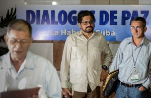Farc y gobierno colombiano postergan nuevo ciclo de conversaciones