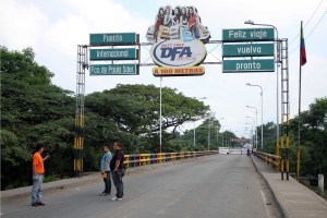 Campesinos colombianos denuncian derrumbe de tres puentes en frontera con Venezuela