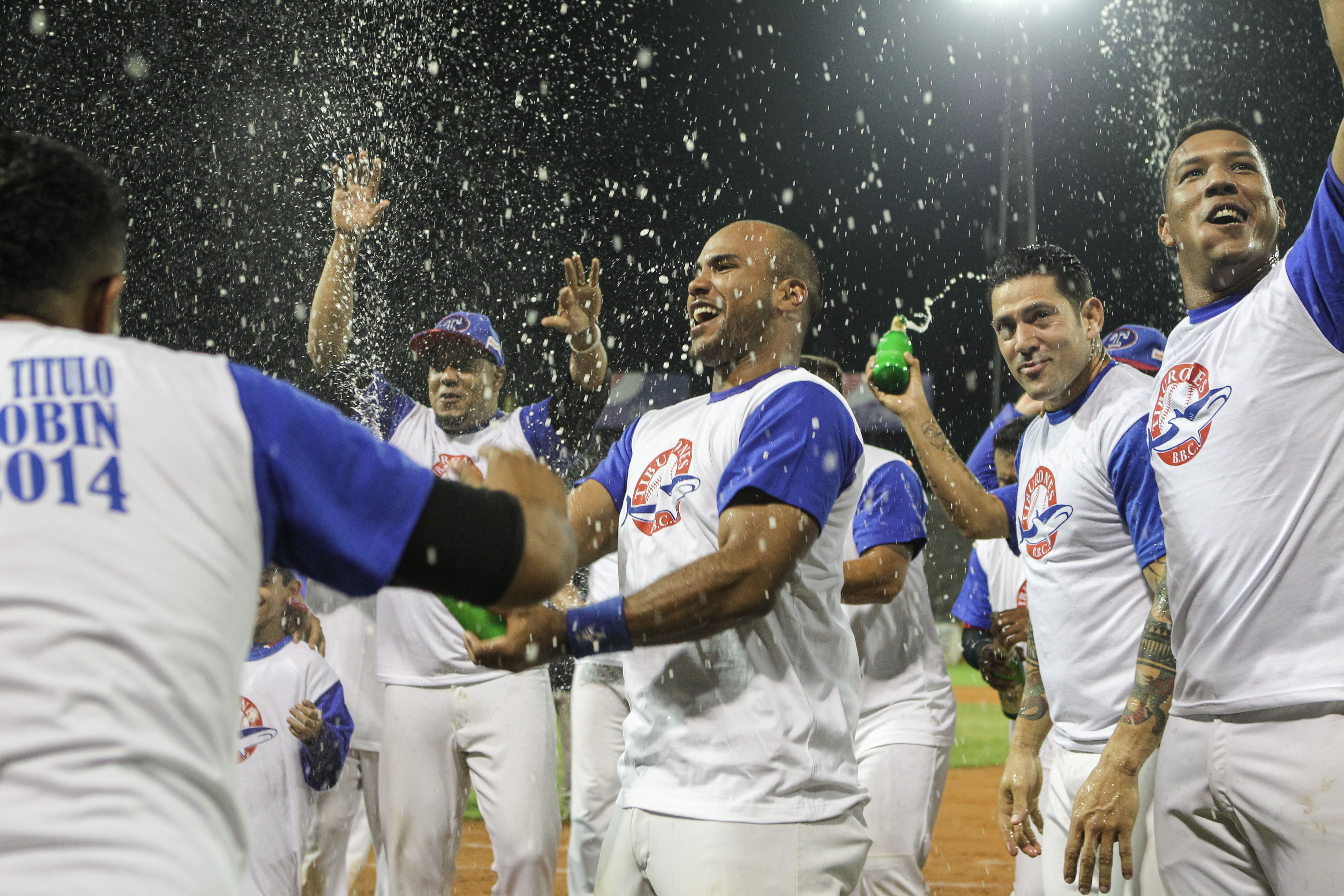 Leones, Águilas y Tiburones clasifican al Round Robin