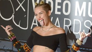 Miley Cyrus revela por qué saca tanto la lengua