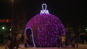 Varsovia exhibe su decoración navideña (Video)