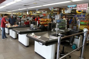 Automercados sufren por robos de alimentos