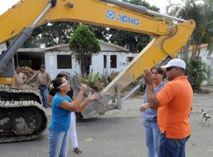 En Mata Redonda habitantes prohibieron demolición de viviendas