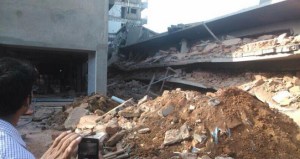 Al menos trece muertos deja derrumbe de un edificio en India