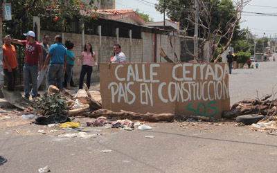 La intolerancia aumenta: Se enfrentan los civiles