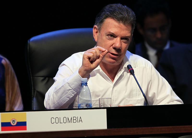 Santos advierte que “fuerzas oscuras” buscan “sabotear” proceso de paz con Farc