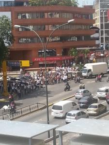 Trabajadores de El Nacional protestaron en Los Ruices (Foto)