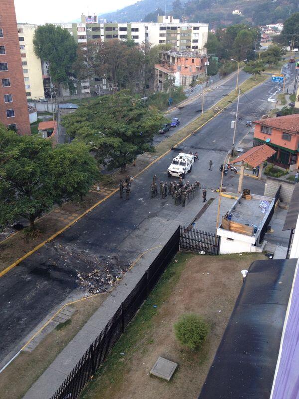 GNB lanza bombas lacrimógenas a viviendas en Mérida (Video)