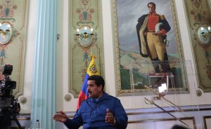Maduro dice que reducirá sueldos de la plana mayor de los ministerios, empezando por él