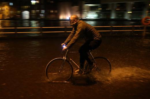 Temporal deja a miles sin electricidad en Irlanda