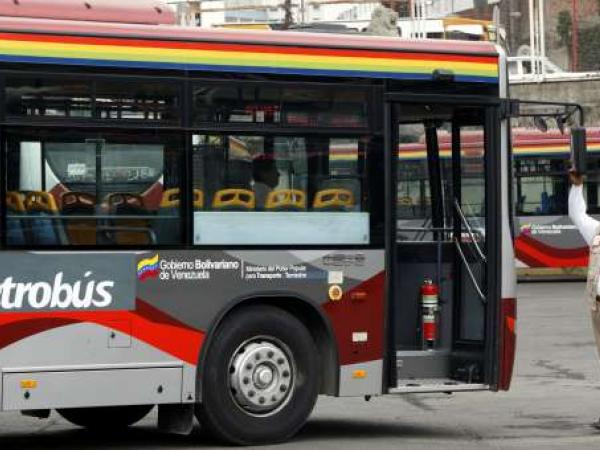 Suspendidas varias rutas del Metrobús este lunes