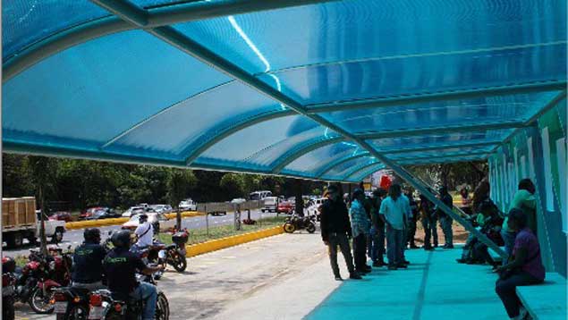 Motorizados solicitan mejoras en la seguridad de refugios de la autopista