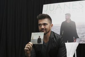 Juanes presentó “Loco de Amor” en concierto por internet después del estreno