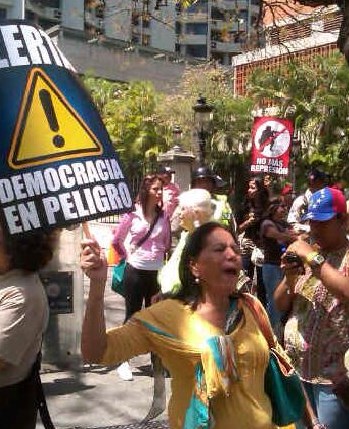 Protesta frente al Meliá Caracas donde se reúnen cancilleres de Unasur (Fotos)