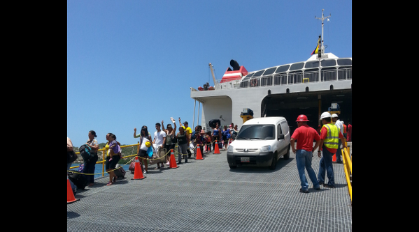 Izarra de “verdad” vuelve a tuitear otra foto de mentira del ferry