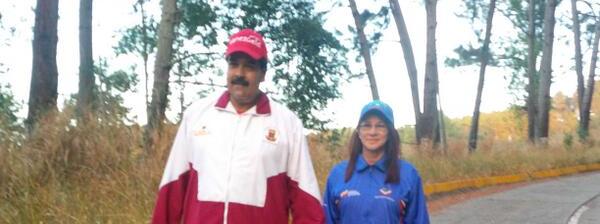 Nicolás Maduro “toma oxígeno puro” mientras que el resto respira “gas del bueno”  (Foto)