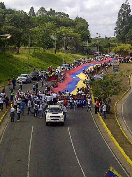 Marcha de estudiantes en Puerto Ordaz despliega bandera de 180 metros #19M (Fotos)