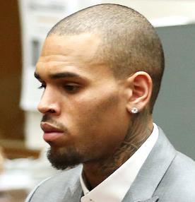 Chris Brown lo volvió a hacer y maltrató a una fanática (Video)