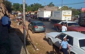 Trancan vía Cumaná-Carúpano por protesta (Fotos)