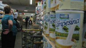 Cavilac: Escasez de leche persiste por los problemas en la importación