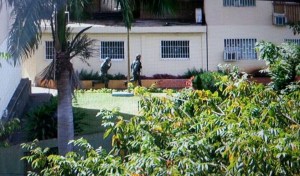 Efectivos de la GNB ingresan en residencias de Puerto Ordaz (Fotos)