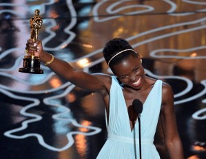 El Oscar para mejor actriz de reparto es para Lupita Nyong’o por “12 Years a Slave”