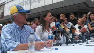 Oposición marchará el domingo para exigir la salida de cubanos de la FFAA