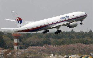 El hijo del piloto del avión malasio desaparecido defiende a su padre
