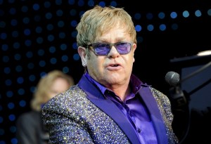 Elton John dará menos conciertos en el futuro para centrarse en su familia