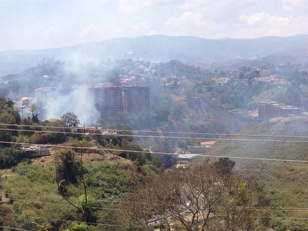 Detonaciones y bombas lacrimógenas en Montaña Alta (Foto)