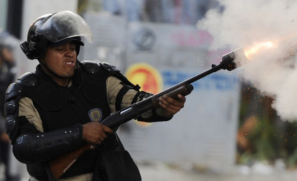 Disturbios y barricadas apagan la vida nocturna de Caracas (Fotos)