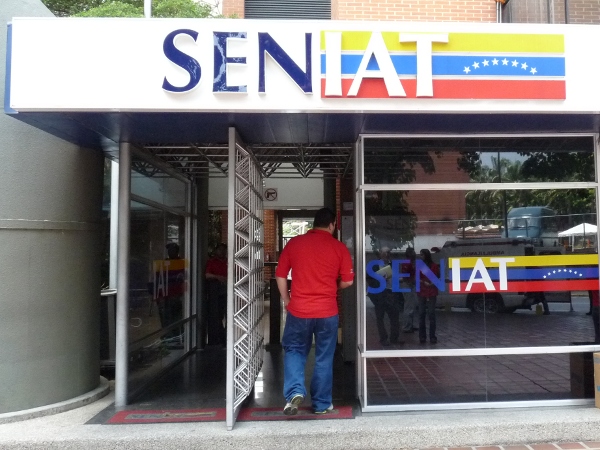 Seniat detiene a tres funcionarios por hechos de corrupción