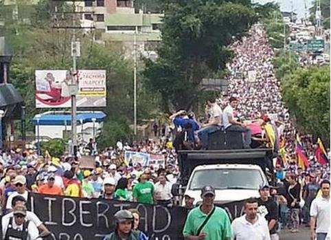 La multitudinaria marcha por la paz en San Cristobal (FOTOS)