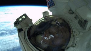 La primera selfie espacial (Fotos)