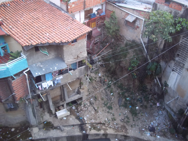 Al menos 500 familias viven en alto riesgo en la quebrada Catuche (Fotos)