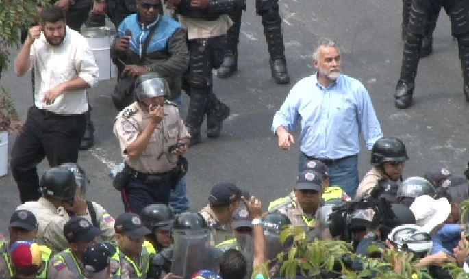 La agresión a los Diputados que la televisión venezolana no transmitió #1A (Video)