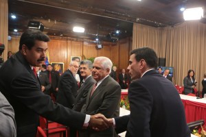 Oficialismo y oposición celebran y critican primera reunión por el diálogo